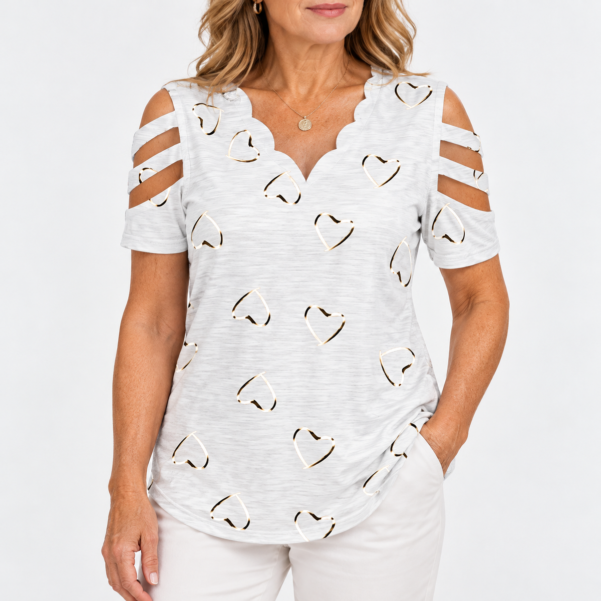 Linda | Scalloped V-Neck Heart Print T-Shirt