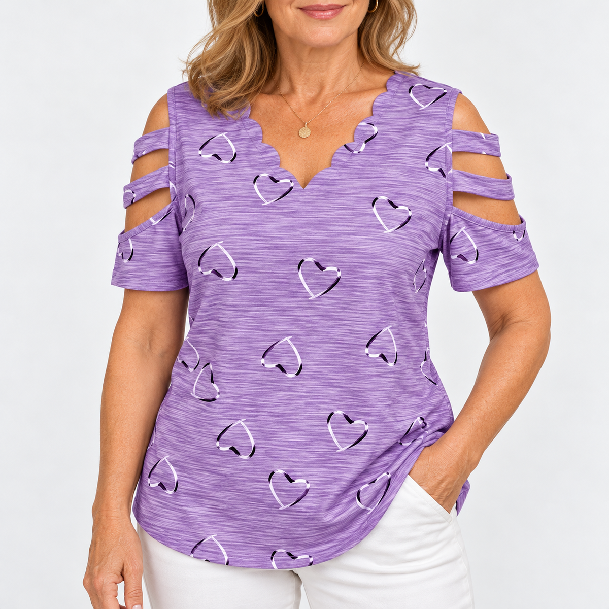 Linda | Scalloped V-Neck Heart Print T-Shirt