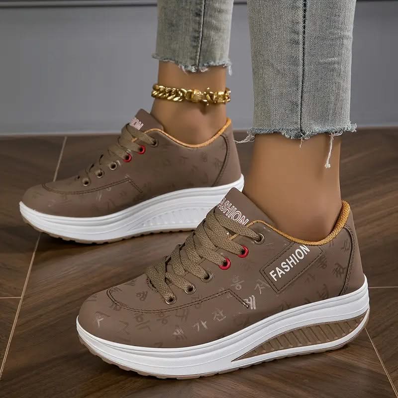 CHLOE LACE-UP SNEAKERS